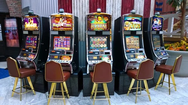 two-hundred-thirty-six Erek Erek mobile app interface showing live table and betting controls